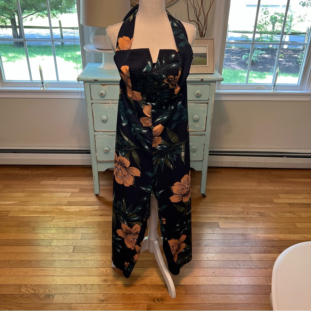 Adorable blue floral jumpsuit. Tie back. Unsure of brand and size. C6
